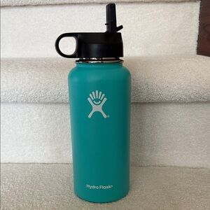 Hydro Flask 32oz bottle with straw